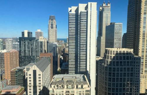 River North Magnificent Mile Condo, Lake and City Views, 43rd Floor Corner, Parking Included! - Foto 38