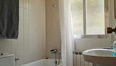 Casita independiente con jardín y chimenea. - Foto 5