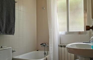 Casita independiente con jardín y chimenea. - Foto 5