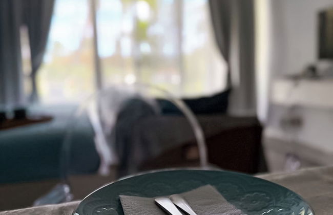 NEW Stunning Beachfront Condo at the Coral Beach - Foto 12