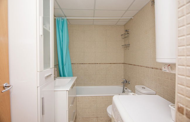 Beautiful Apartment With View - Photo 20