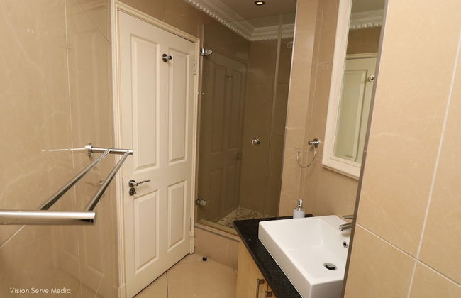 1 Bedroom Luxury Apartment - Photo 25