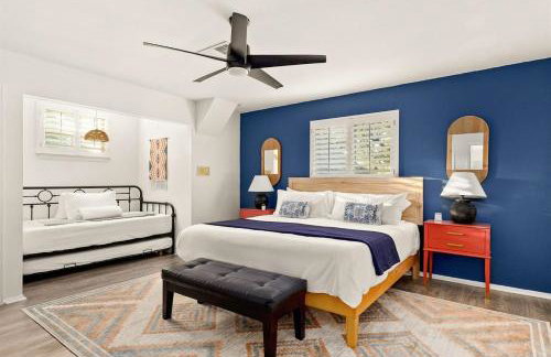 Pool! Games! Dogs! Space! - Foto 12