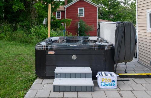 NEW HOT TUB Game Room Firepit Near Windham - Foto 3