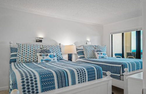 Luxury direct oceanfront corner penthouse with heated pool and garage parking - Foto 29