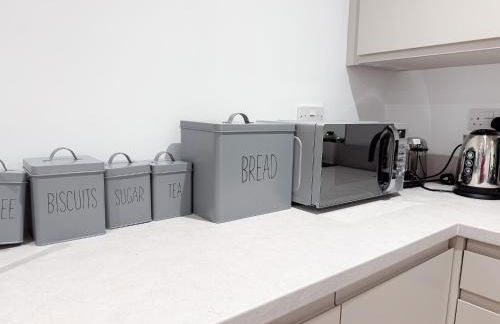 Spacious Modern 1 Bed Apartments in St Neots - Perfect for Contractors & Professionals - Free Parking - WiFi - Fully Equipped Kitchen - Smart TV Ideal for Work Stays and Long Projects - Foto 16