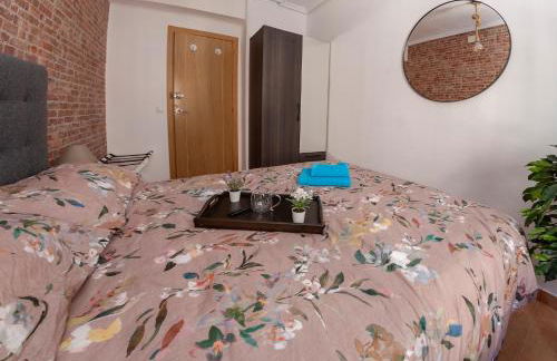 Luxury Artistic Digital Nomad 2 Bedroom w/Terrace - Photo 9