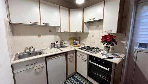 Central Location shops & beach - Photo 5