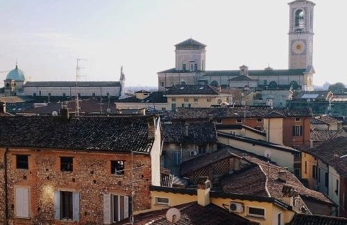 Spacious La Torre Apartment in Chiari near Station & Center Vista Duomo, Sleeps 5 - Foto 1