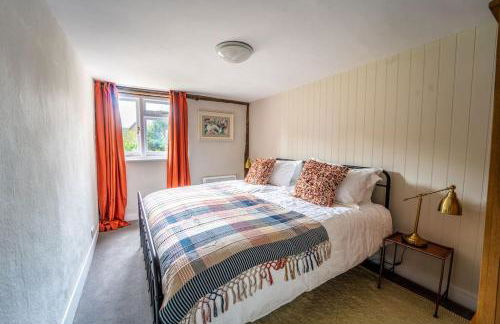 Large 5-Bedroom Farmhouse Sleeps 10 with Parking and Wifi - Foto 8