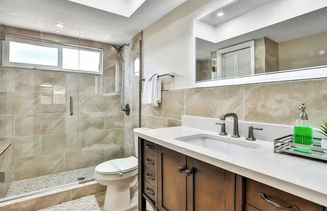 Renovated 3BR Dog Friendly Pond View W/D - Foto 36