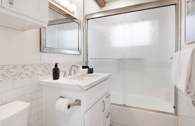 Mission Point 2 by Avantstay Mission Beach Home w/ Large Balcony Steps to Beach! - Photo 13