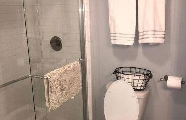 Recently Renovated Chic Durham Farmhouse - Photo 11