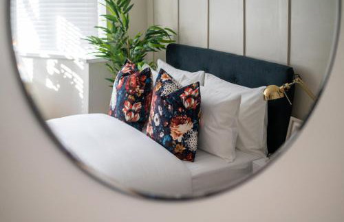 Large Luxury Solihull 5 Bedroom House - The Residence - Close to NEC - Sleeps 9 - Photo 17