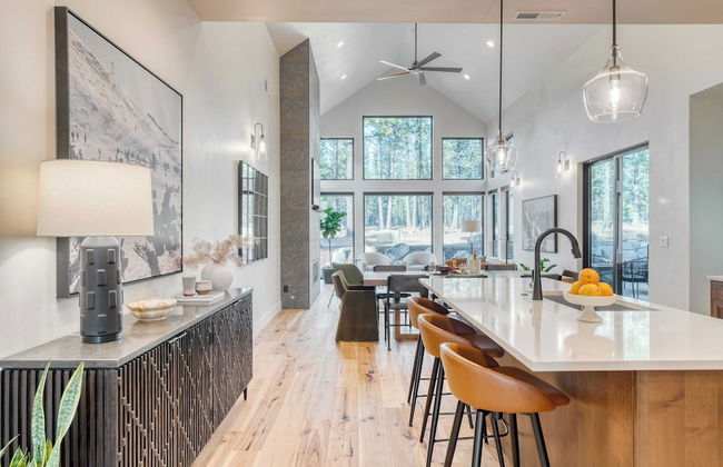 Grand Fir by Avantstay Hot Tub and Firepit - Foto 11