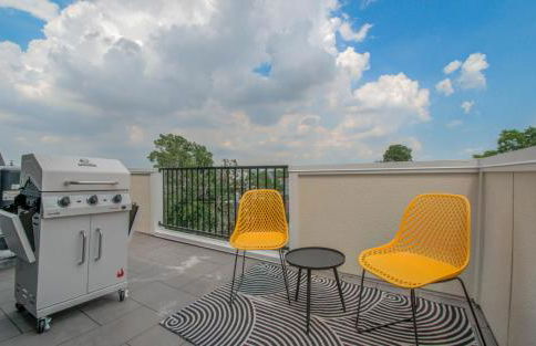 3bd-Rooftop Movie Theater-BBQ-Retro Music Theme-Downtown 8mins - Photo 16