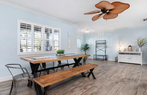 Nautical Escape! Private pool home with a tropical backyard oasis! - Foto 13