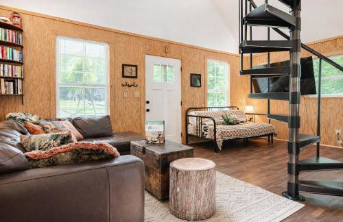 Romantic Cabin, Hot Tub, Lake Access, OutdoorLiving! - Foto 9