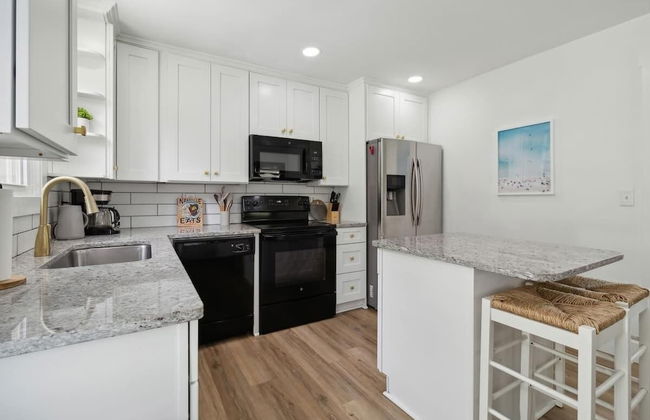 Chic Retreat Near Airport & Downtown Nashville by RedAwning - Photo 12