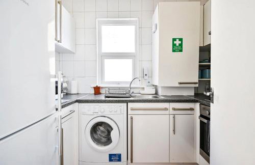 2-Bed, Sleeps 8 in Leyton E10, Near Stratford - Foto 19