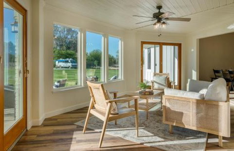 Riverfront Beauty with Pickle Ball Court - Foto 20