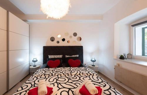 City Center Apartment with Free Parking - Foto 34