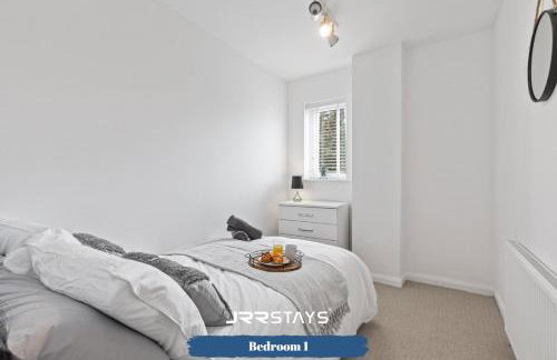 Nuneaton - Ideal 3 Bedroom, Wi-fi Parking, Sleeps 6 - JRR Stays - Foto 12