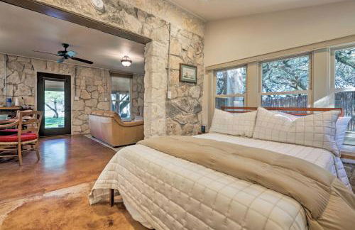 Blanco Riverfront Historic Home, 3 Mi to Downtown! - Foto 12