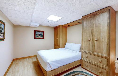 Up The Hill - Photo 21