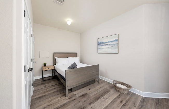 Upstay - East Austin Family Home - 5min From DT - Photo 35