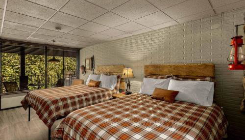 Stonegate Lodge 2 Queen Beds WIFI 50in Roku TV Salt Water Pool Room #105 - Foto 4