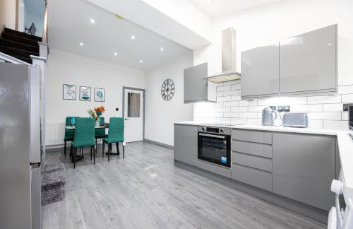 Bolton 2BR Cinema House, Free Parking, Fast WiFi, Comfortable Stay - Foto 21