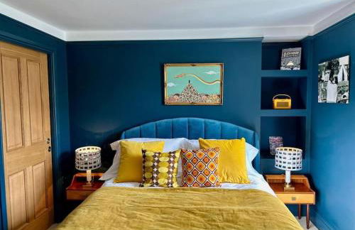 Stylish Retro Hotel Room above Pub - Foto 1