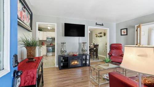 Next Stop! Comfort! 3 BR Near Amtrak Station! - Foto 4