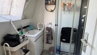 Appartement sous le toits de Paris - Photo 4