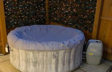 Stylish 1 bedroom studio outdoor area and hot tub - Foto 12