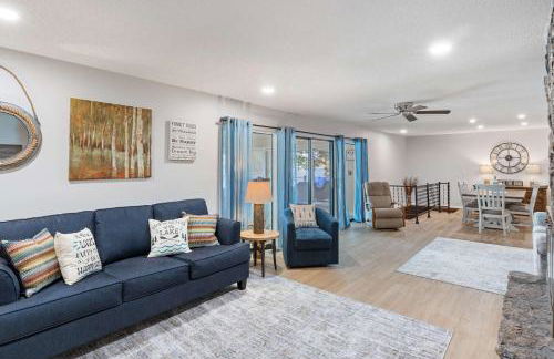 Lakefront Home Private Dock with Main Channel View - Foto 14