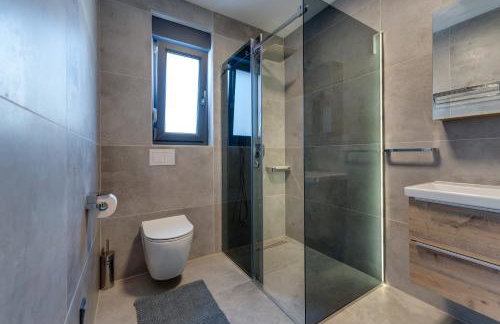 Villa Rosemary -semi-detached villa with a pool and a panoramic view, close to a sandy beach - by TRAVELER tourist agency Krk - Foto 33