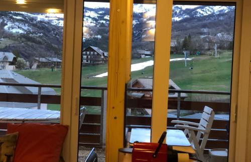 Les alpages - lit queen size - centre station - Foto 18