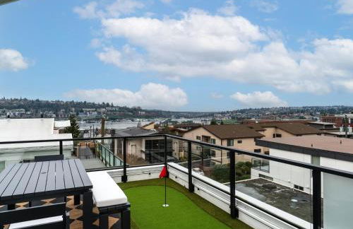 Lux Townhome With Parking and Rooftop Putting Green - Foto 6