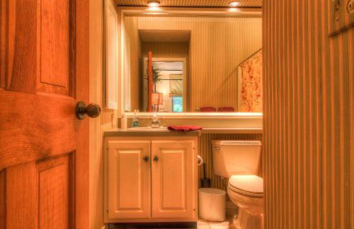 Stratton Mountain Condo with a Hot Tub! Sleeps 12! - Photo 42