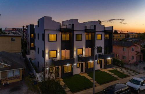 Luxury Modern 4 Bedroom 3 Bathroom Home with Rooftop Deck #1 - Photo 46