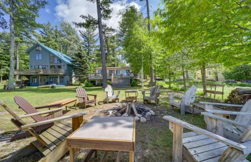 21 Mi to Slopes! Torch Lake Home with Private Beach - Foto 2