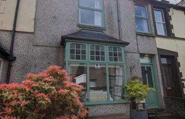 Perfect for Snowdon. Groups, families+dogs welcome - Photo 12