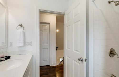 Hot Tub and Yard Temptation Stays Home in Roanoke - Foto 22