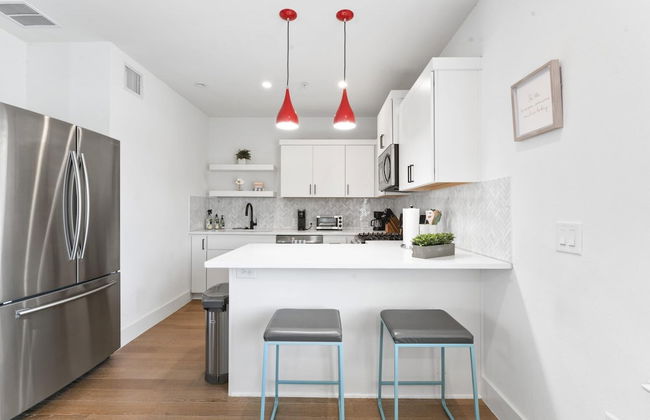 East Downtown 3BR Condo Free Parking Sleeps 7 - Foto 6