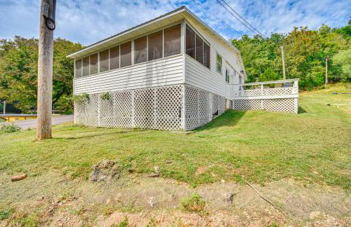 Cozy Cottage with Deck Walk to Lake of the Ozarks! - Foto 24