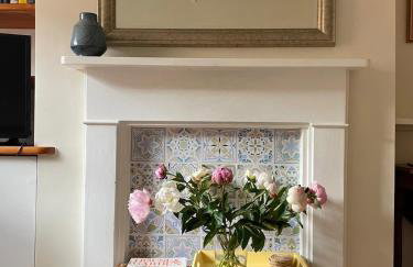 Historic Cottage in Heart of Farnham nr the Castle - Photo 12