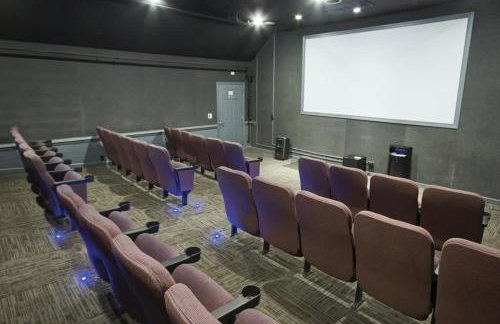 Charming 2BR Colonial Apartment with Resort Access - Foto 13