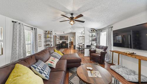 Lake Conroe 3BR Home w Boat Ramp Access, Kings, BBQ, Sleeps 8 - Foto 1, pet friendly